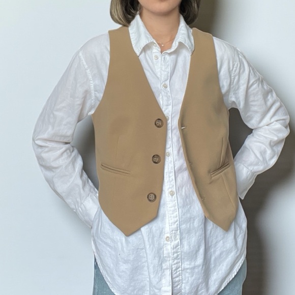 Cupcakes and Cashmere Camel Vest Tailored Layering Piece Preppy Minimalist Style - Picture 4 of 12